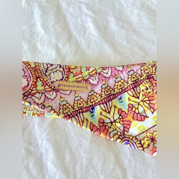 Victoria’s Secret Bikini set Boho Floral Size Medium, with ruffle top, Like new - Picture 10 of 11